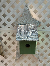 Load image into Gallery viewer, Hanging birdhouse on tin star
